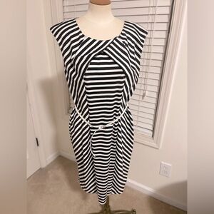 Classic CALVIN KLEIN Black & White Striped Sleeveless Zip Back Dress size 10